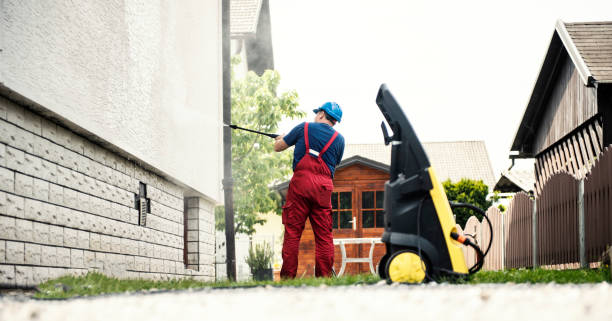 Best Animal Enclosure Cleaning  in Liberty Triangle, FL